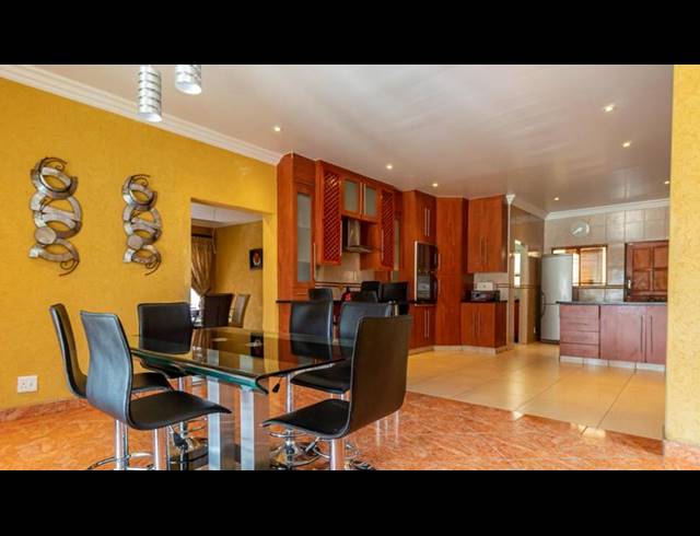 5 BEDROOM HOUSE FOR SALE IN MAGALIESBERG COUNTRY ESTATE